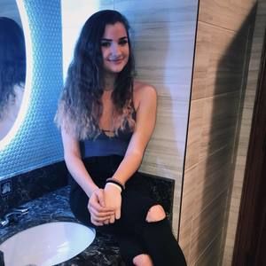 Meet your Posher, Christina